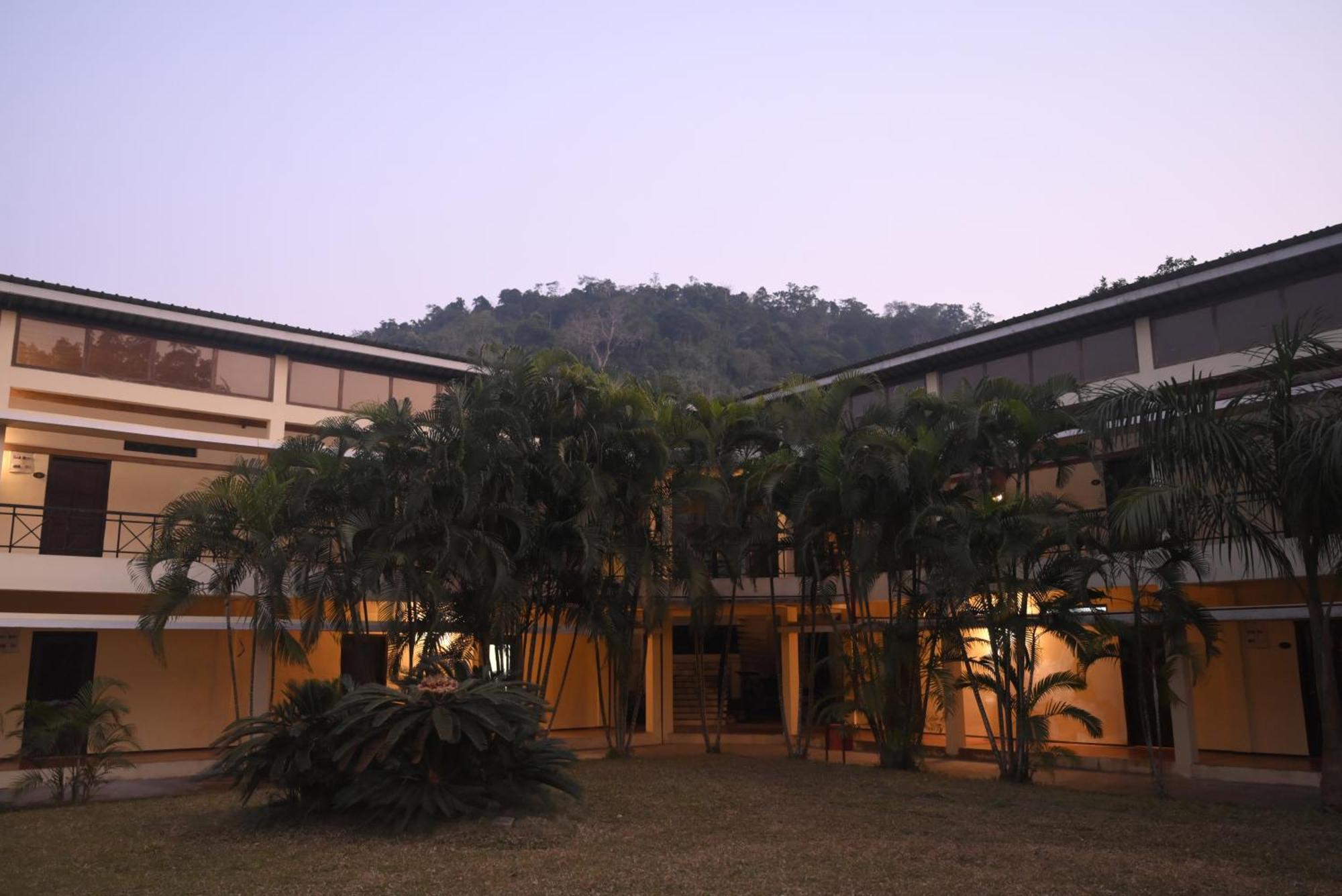 Landmark Woods Hotel Kāziranga Exterior foto